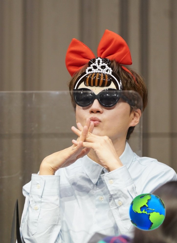 earthshine4's tweet photo. 230105 #조민규 프리뷰
티파니에서 아침을 밍드리 헵번 #포레스텔라 사인회 #forestella https://t.co/3A1KdlDKkd