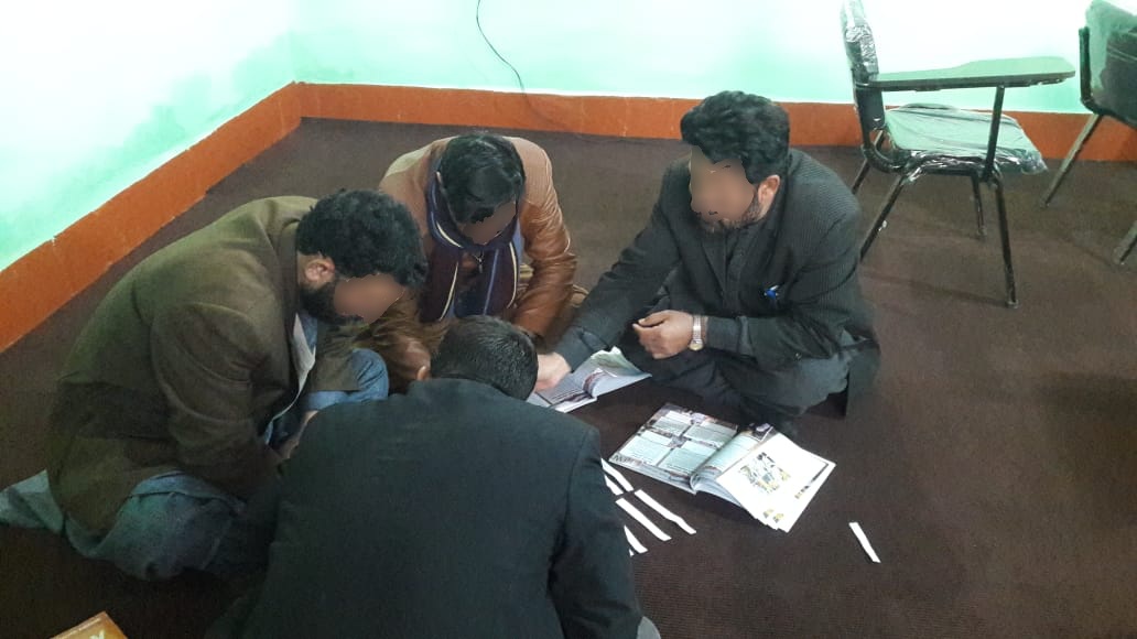 AtRiskTeachers's tweet photo. #Afghan learners engage in a groupwork activity. #BritishCouncil teachers taught classes across 🇦🇫, but when the Taliban took power, we left the teachers behind. Let's get them to safety. #AtRiskTeachers @FCDOGovUK @ukhomeoffice @RishiSunak @SuellaBraverman @Mark_Logan_MP #EDI https://t.co/ggBPL5Yhng
