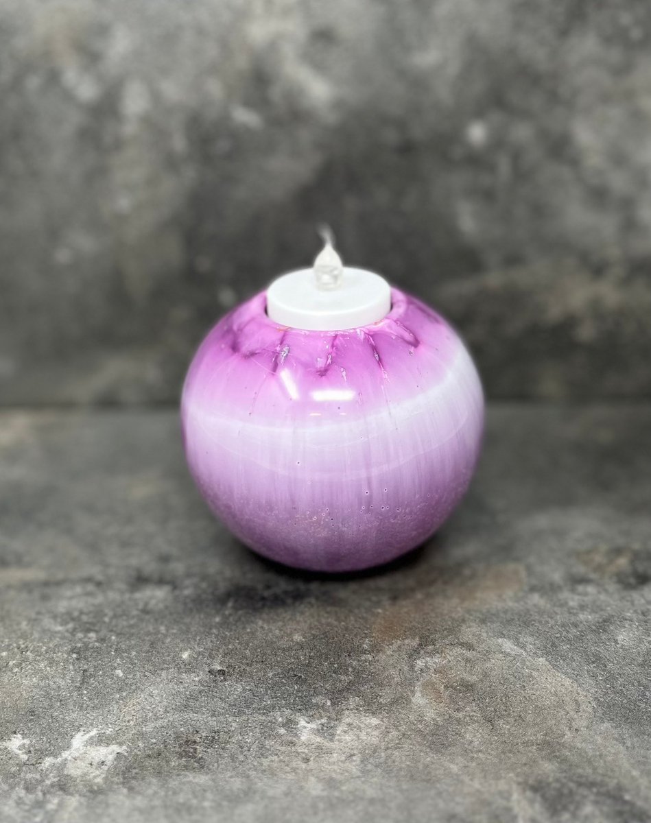 RisenDesign1's tweet image. Photographing day, so many pieces I haven’t taken pics of yet. Do these look ok ? #MHHSBD  just trying different backgrounds and effects. 
Gorgeous sphere tea light holders. Beautiful solid wood cheese board They will be on my website later. #Firsttmaster