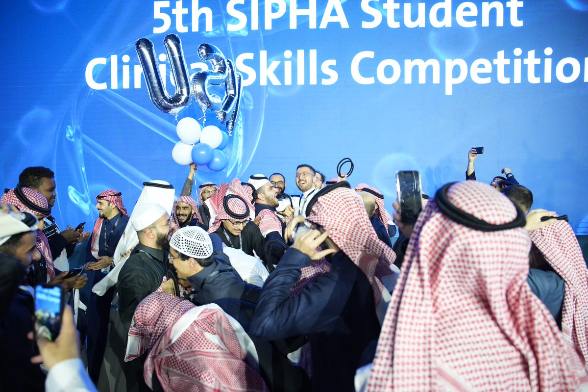 SIPHAproject's tweet photo. وُصولاً إلى خِتامِ طريقنا الذي رُصِفَ بالعلم والمعرفة في مسابقة المهارات الإكلينيكية للطلبة في #SIPHA23، رامَ اللقب بِجدارة وجَميلِ جُهد فريق جامعة الملك سعود! 

هنئيًا لهم هذا التتويج وجَزيلُ شكرٍ للجامعات الأخرى المُشاركة. https://t.co/7G8Keo4dkF