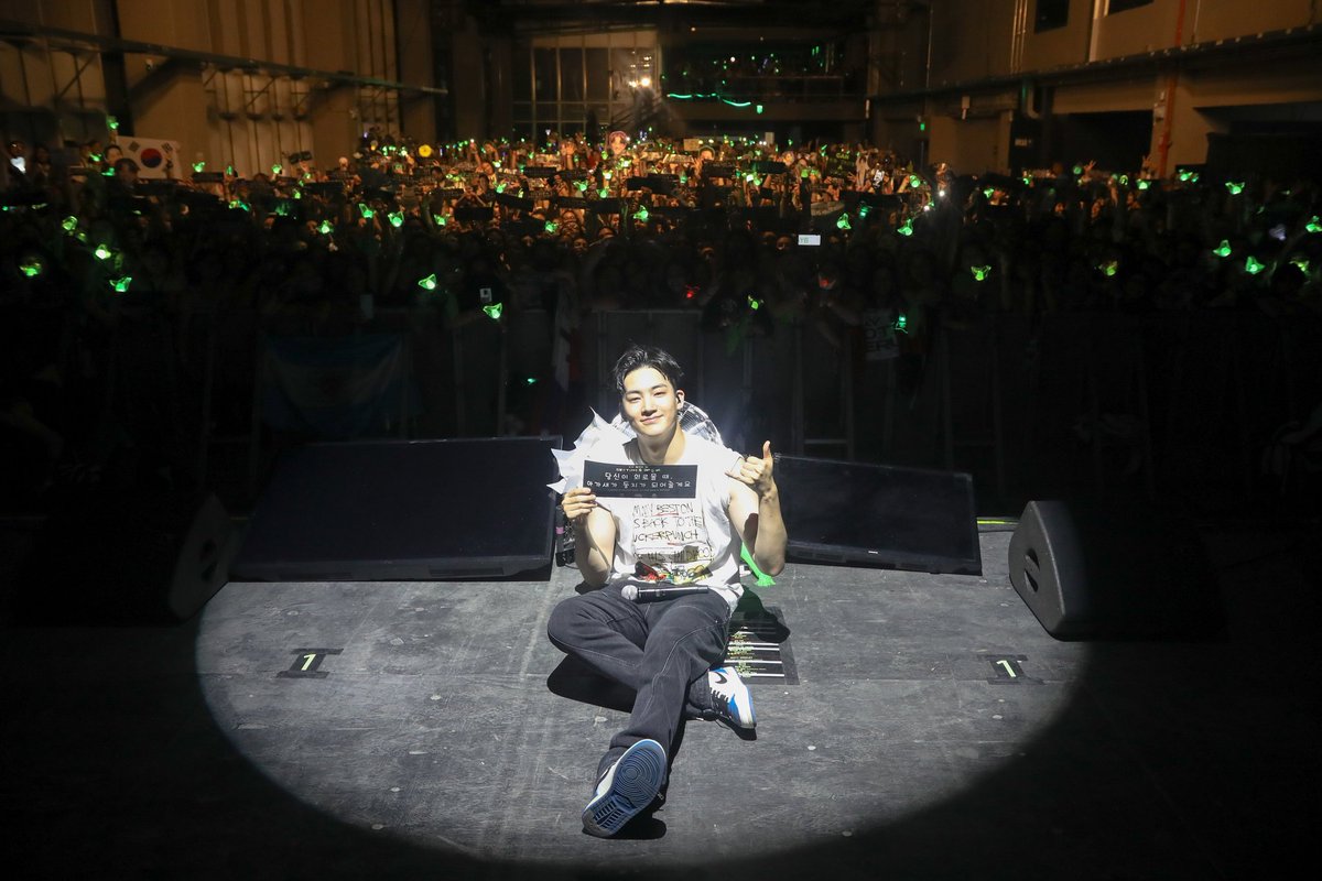 JAYBNDEF's tweet photo. Unforgettable memories made in Latin America. From Mexico, Brazil, to Chile, I am so impressed by the enthusiasm of the crowds. Thank you. 💚 https://t.co/McTW0vFWBQ