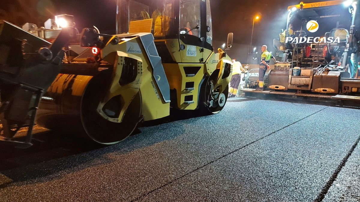 PADECASA's tweet photo. Os mostramos una imagen de la ejecución de una mezcla AUTL8 con el sistema #TRASUTRA. Para este trabajo incorporamos tres tipos de aditivos al ligante.
Las obras corresponden a la A2 en Alcalá de Henares. ¡Descubrid en https://t.co/N5QTjAe6XW mucho más sobre nuestro trabajo! https://t.co/CqWRVzrmTm