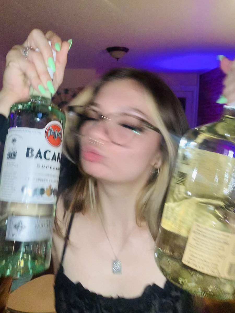 princess_avena's tweet image. so weird being 21! #wlw #21 #bday #twentyfirst #birthday