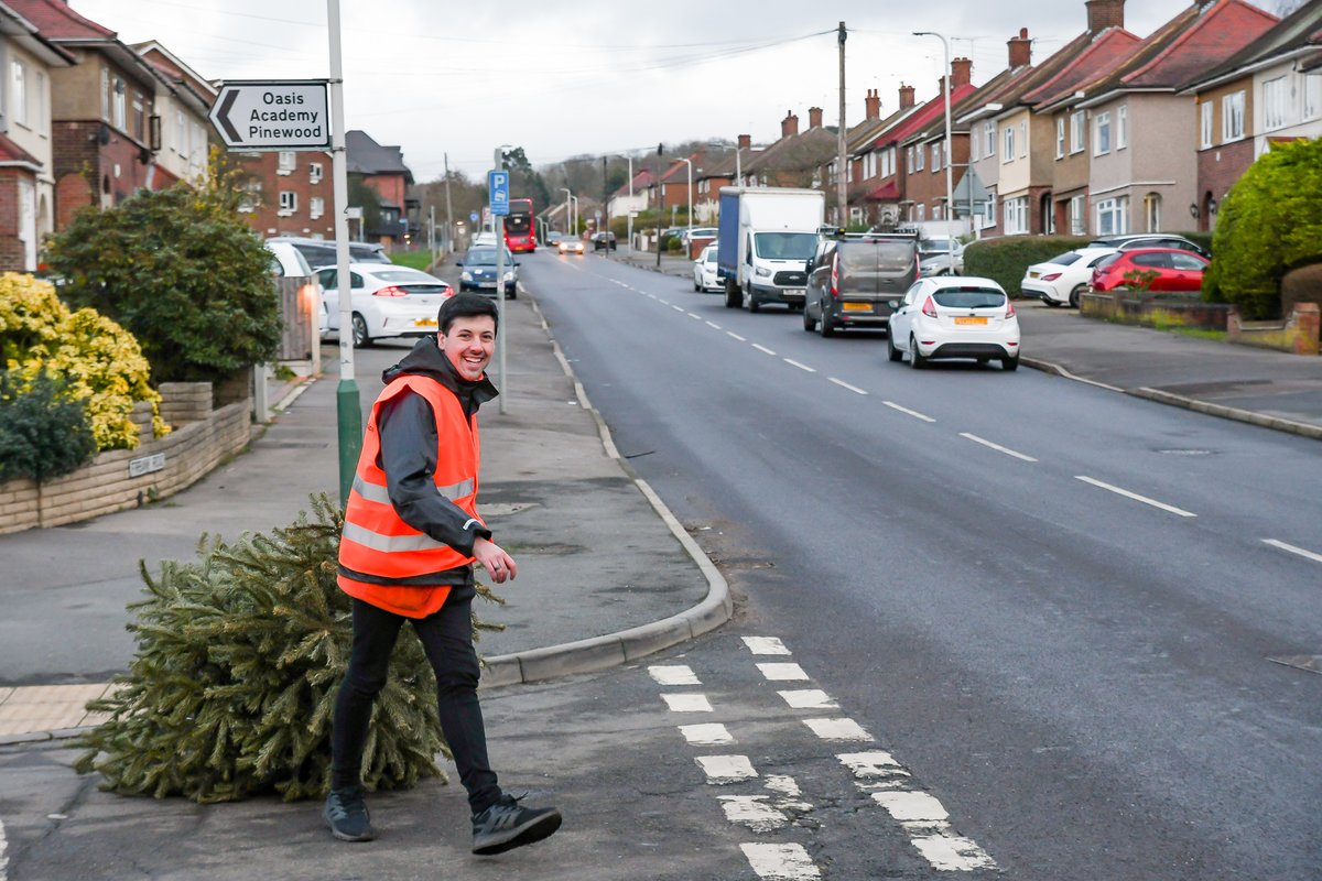 SFHUK's tweet photo. Thanks to everyone who registered their Christmas tree with us &amp; donated.

If you've registered, please:
🎄 Leave your tree in your specified location from 8am tomorrow, Friday 6th January
🔔Make sure all of the decorations have been removed

More info: https://t.co/5Pey4kDLMG https://t.co/GmhKtikdGR