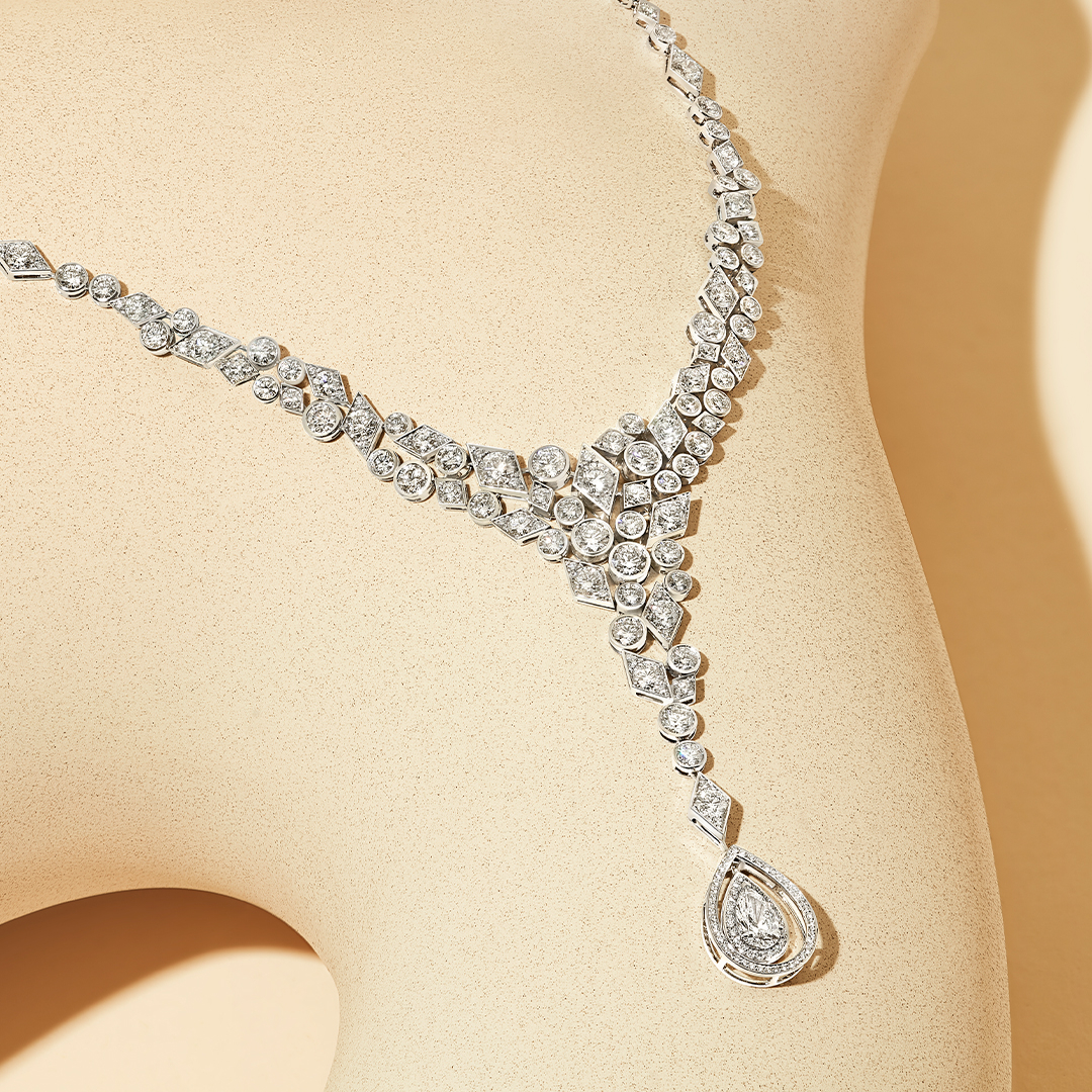 Illuminate your life.

Get your New Year off to the most brilliant of starts with the Albemarle Abstract high jewellery necklace, which tumbles down the neckline in a graphic pattern of scintillation.

#Garrard #GarrardHighJewellery