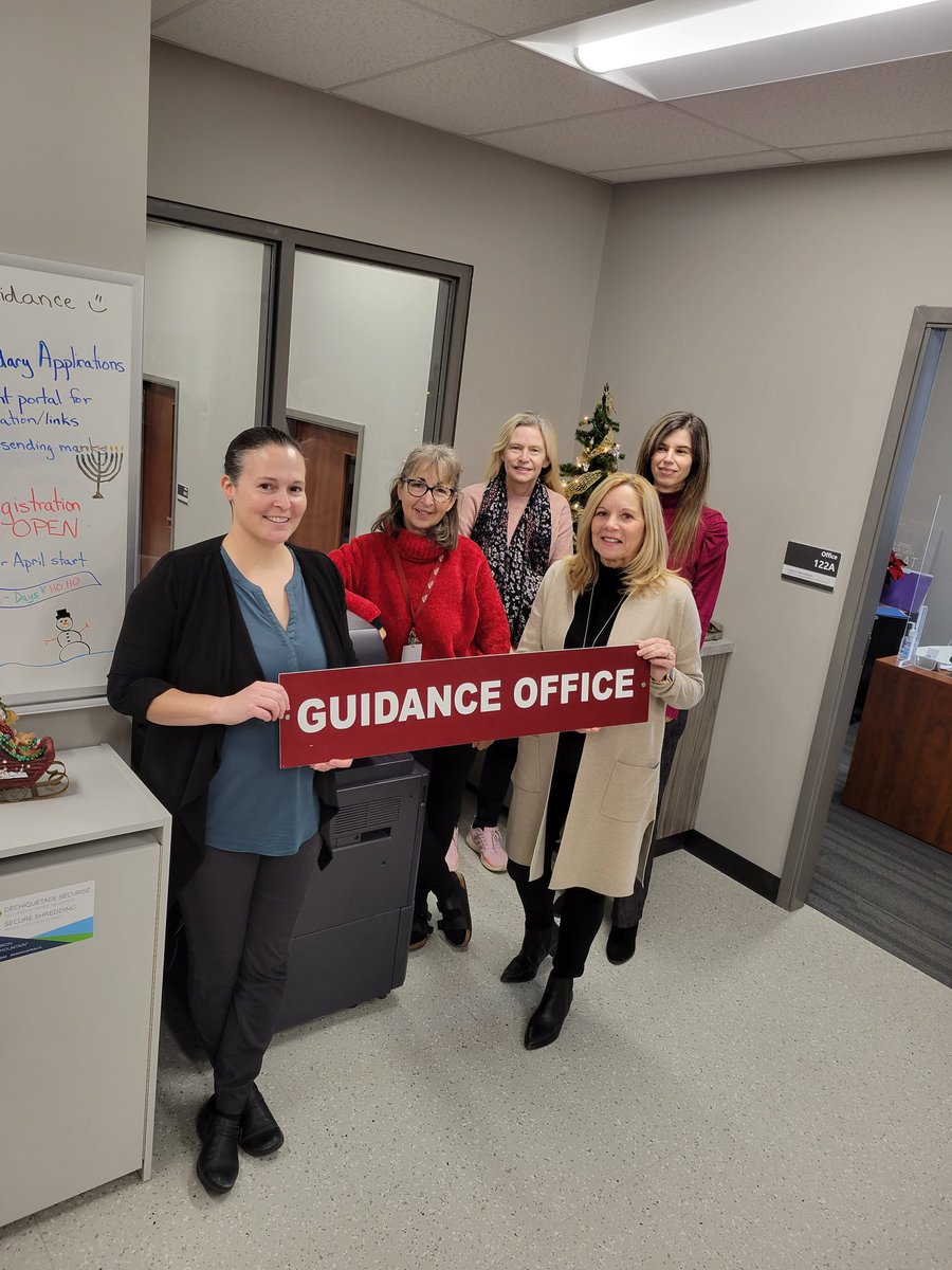 StLouisWCDSB's tweet photo. New Year, new you! Guidance staff @StLouisWCDSB are ready for your new beginning! #gobacktoschool #getmyhighschooldiploma #collegehereIcome #universitybound #MakeMyDay #makemyyear #10000stories #awaken #WCDSBAwesome https://t.co/iclNSzMjxe