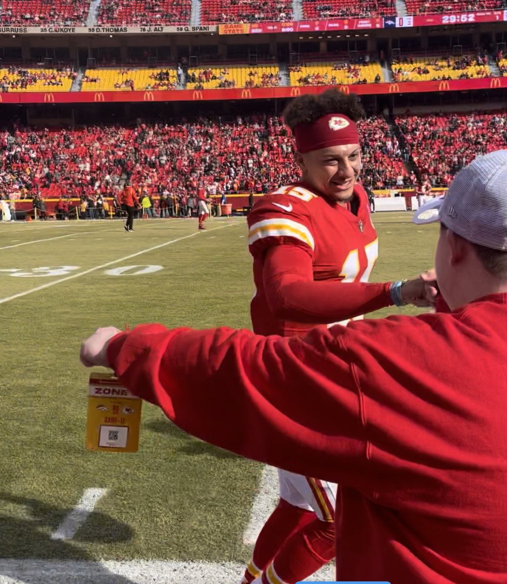 kjonesy1587's tweet photo. Good morning everybody!!

#WPMOYChallenge                 + @PatrickMahomes
#WPMOYChallenge                 + @PatrickMahomes 
#WPMOYChallenge                 + @PatrickMahomes https://t.co/SjJnnxXC8T