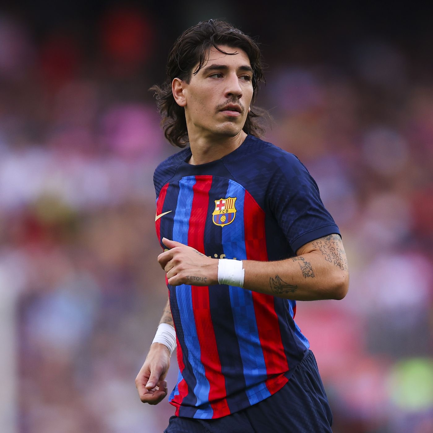 Héctor Bellerín: vegan, dandy e de esquerda, o defesa que acredita