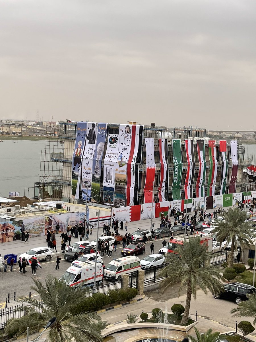 MAJEDALKHELAIFI's tweet photo. مسيرات أهل البصره على كورنيش نهر شط العرب ، احتفالا بتنظيم البصرة بخليجي ٢٥.
شعب شغوف بكرة القدم ،بالتوفيق https://t.co/5eWdDdpO9J