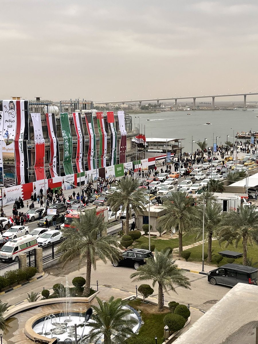 MAJEDALKHELAIFI's tweet photo. مسيرات أهل البصره على كورنيش نهر شط العرب ، احتفالا بتنظيم البصرة بخليجي ٢٥.
شعب شغوف بكرة القدم ،بالتوفيق https://t.co/5eWdDdpO9J