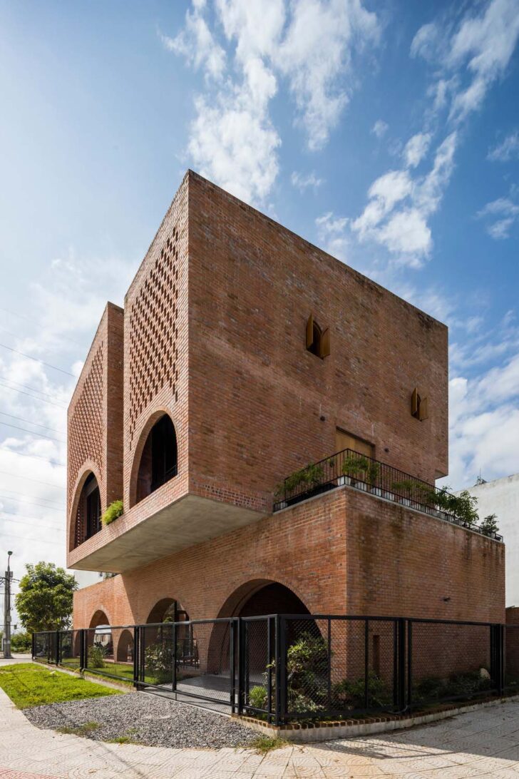 archiscene's tweet photo. Discover Cuckoo House designed by Tropical Space, now on #ARCHISCENE: 

Photography by © Oki Hiroyuki https://t.co/r2YH2TJ43T