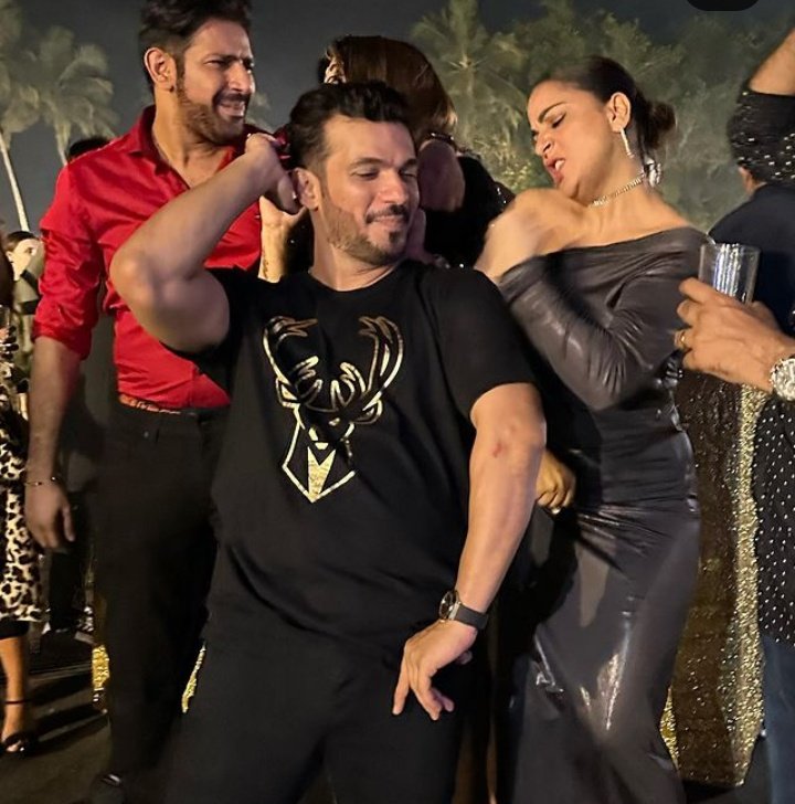 saryaxholics's tweet photo. #ArShra ๐๐
#ShraddhaArya #ArjunBijlani https://t.co/m5sRdPO05K