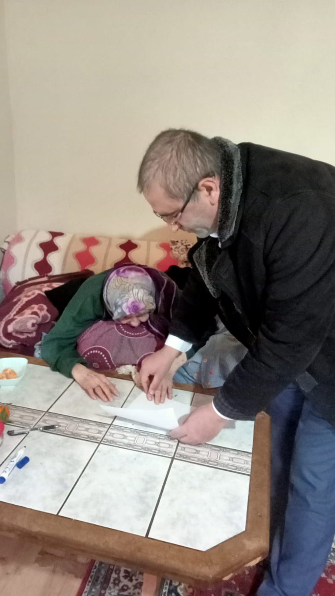 İlimizde, müdürlüğümüze gelemeyen teyzemizin  #AdresteNüfusHizmeti kapsamında kimlik başvurusunu alarak işlemini tamamladık.
<a href="/TCNufus/">Nüfus ve Vatandaşlık İşleri Genel Müdürlüğü</a>
<a href="/sefikaygol/">Şefik AYGÖL</a>
<a href="/AmasyaValiligi/">T.C. Amasya Valiliği</a>
@Amasya_nvi
<a href="/sahinler_zehra/">Zehra ŞAHİNLER</a>