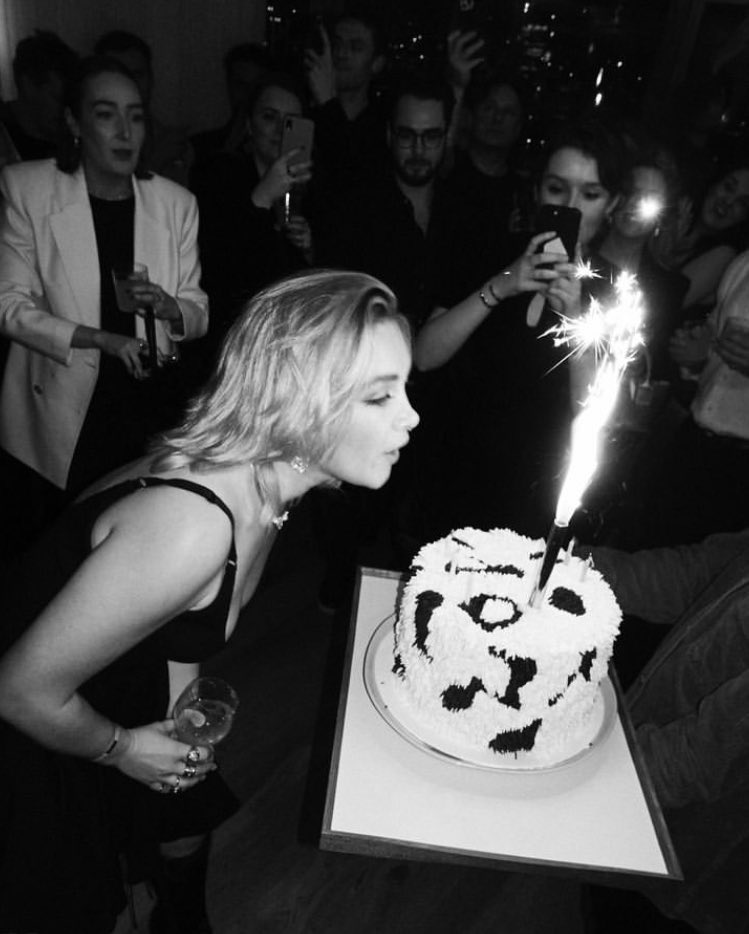 FlorencePughES's tweet photo. Florence en su fiesta de cumpleaños!! 🥳 https://t.co/RqVnW56Li0