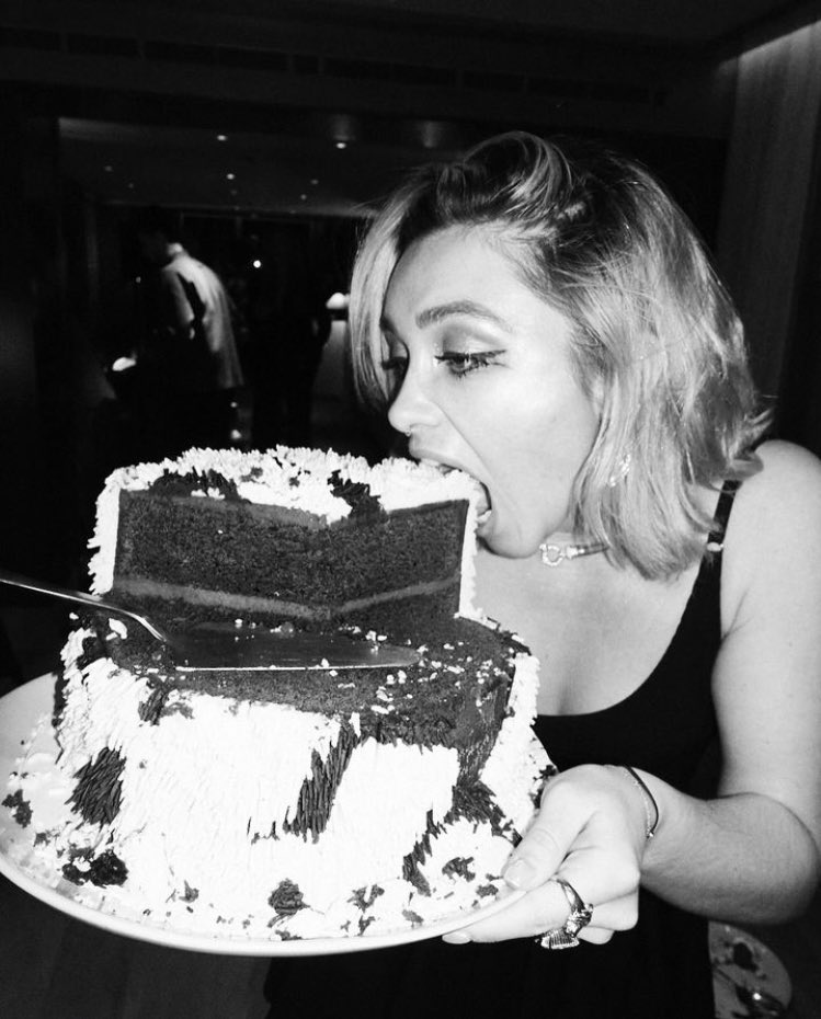 FlorencePughES's tweet photo. Florence en su fiesta de cumpleaños!! 🥳 https://t.co/RqVnW56Li0