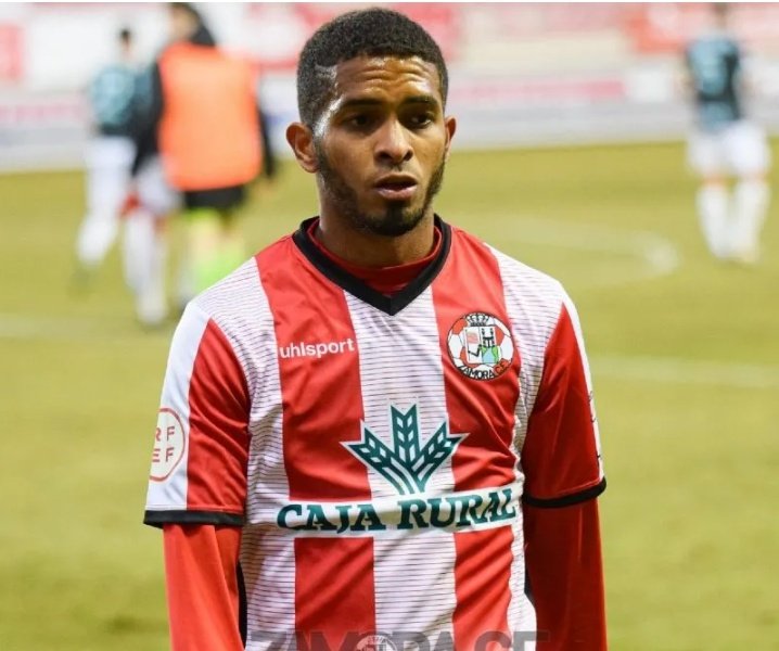 CONFIRMADO!!

Cesar Yanis (panameño) nuevo volante de <a href="/TecnicoUOficial/">TécnicoUniversitario</a>
26 años.
Último club #Zamora🇻🇪