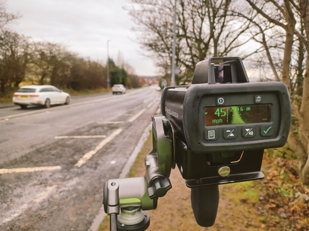 Thanks to @WYP_Driving today, more of our officers have been trained in using the Prolaser Speed Device. Avoid potential prosecution and points on your license by driving according to the speed limit and road conditions

#Fatal4