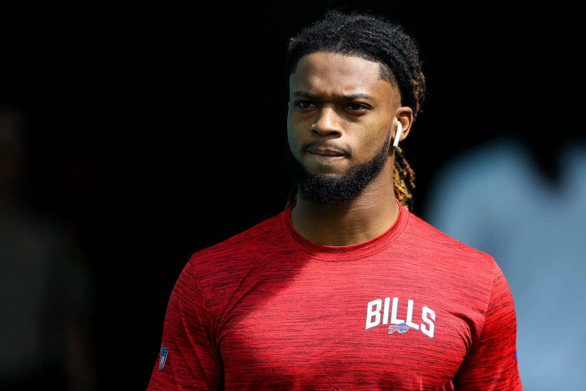 BleacherReport's tweet photo. Mario Hamlin, Damar Hamlin’s father, informed the Bills team via a Zoom call on Wednesday that Damar is making progress, per @AdamSchefter https://t.co/dBTqGgi7JS
