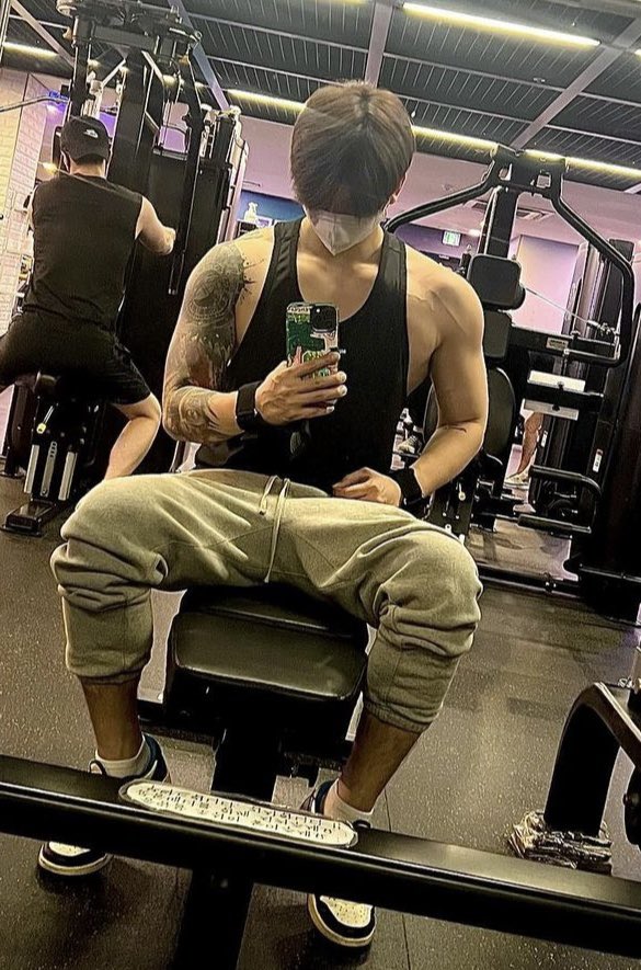 A_BlueMoon08's tweet photo. ⬇️This Vannie 🔥 is also 
                              ⬇️This Vannie🥰

@twt_VAV #STVAN #VAV #VANNIE #LEADER https://t.co/EusbxJZ3tF