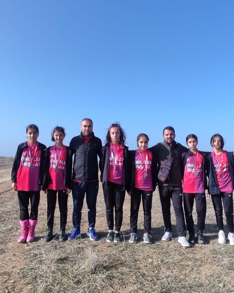 MavikentO's tweet photo. Bugün Malatya ilinde yapılan  okullararası Kros yarışmasında 17 ilin katılımıyla okulumuz bölge 3'üncüsü olarak Türkiye şampiyonasına  gitmeye hak kazandı. Desteğini esirgemeyen herkese teşekkür ederiz 💪🧿💪 @gul_davut @Gaziantep_MEM @sahinbeymem @erdalkilinc27 @sahinbeybel https://t.co/FIZ2KJDcst
