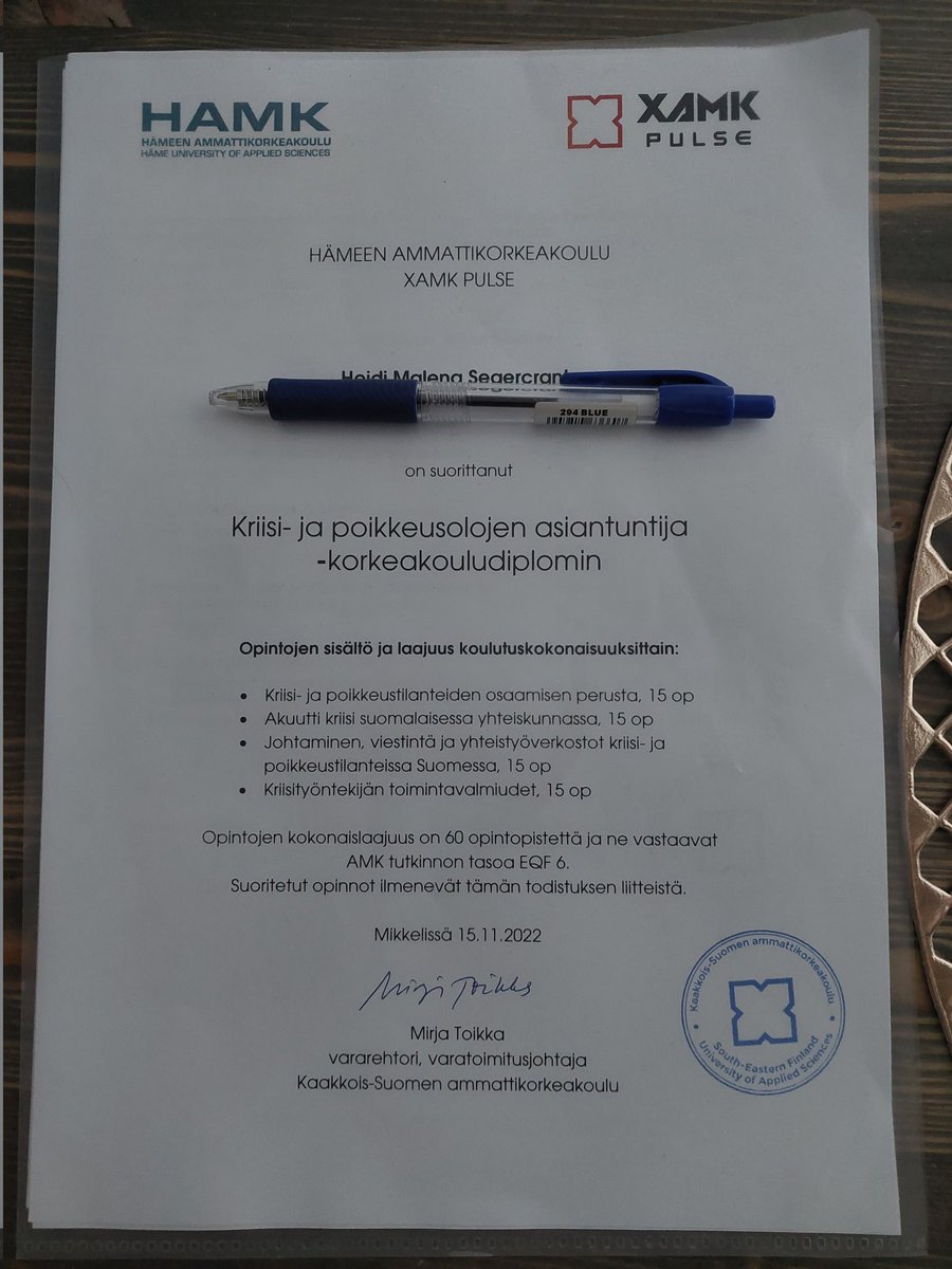 Mielenkiintoinen ja antoisa koulutuskokonaisuus takana. Mitäköhän sitä keksisi seuraavaksi?🤣
#kriisityö #asiantuntija #opiskelu