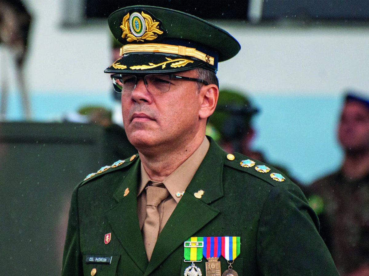 cmse_exercito's tweet photo. O Coronel Henrique Vidal López Pedrosa passou o comando do 2º Batalhão de Engenharia de Combate para o Tenente-Coronel Ricardo Teixeira Menegatto no dia 21 de dezembro: https://t.co/Bpx2bnjWKc https://t.co/qd2SdawMuk