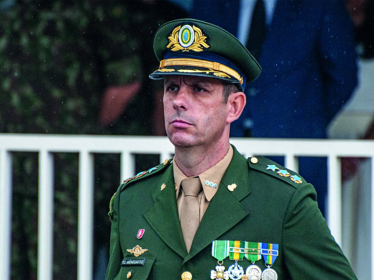 cmse_exercito's tweet photo. O Coronel Henrique Vidal López Pedrosa passou o comando do 2º Batalhão de Engenharia de Combate para o Tenente-Coronel Ricardo Teixeira Menegatto no dia 21 de dezembro: https://t.co/Bpx2bnjWKc https://t.co/qd2SdawMuk