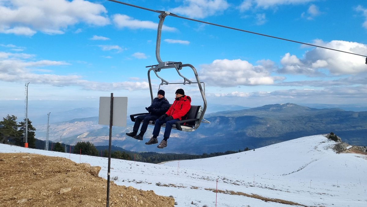 KarabukValiligi's tweet photo. Karabük Keltepe Kayak Merkezi Kış Sezonuna Hazır.
Vali Fuat Gürel kış sezonu öncesinde Karabük Keltepe Kayak Merkezini ziyaret ederek sezon öncesinde yapılan çalışmaları yerinde inceledi. 

#keltepekayakmerkezi
#tckarabukvaliligi https://t.co/MHTDvVngn4