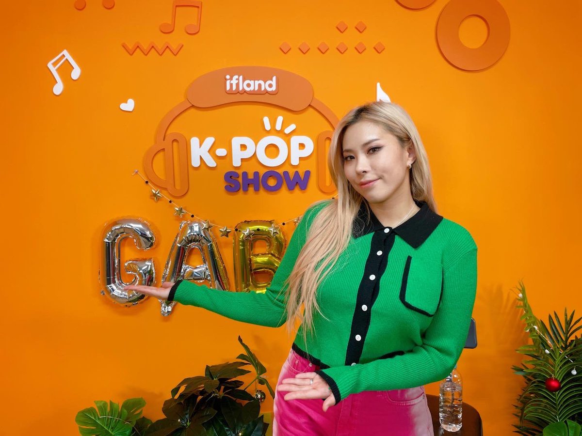 studiojambox's tweet photo. -
[#ifland K-POP SHOW ❣️]

GABEE’S DAY 💗
가비와 함께한 오늘! 
핫플레이스에서 찰칵 🫶🏻✨

#KPOPSHOW #라치카 #LACHICA
#GABEE #가비 https://t.co/mtpDAjnjQd