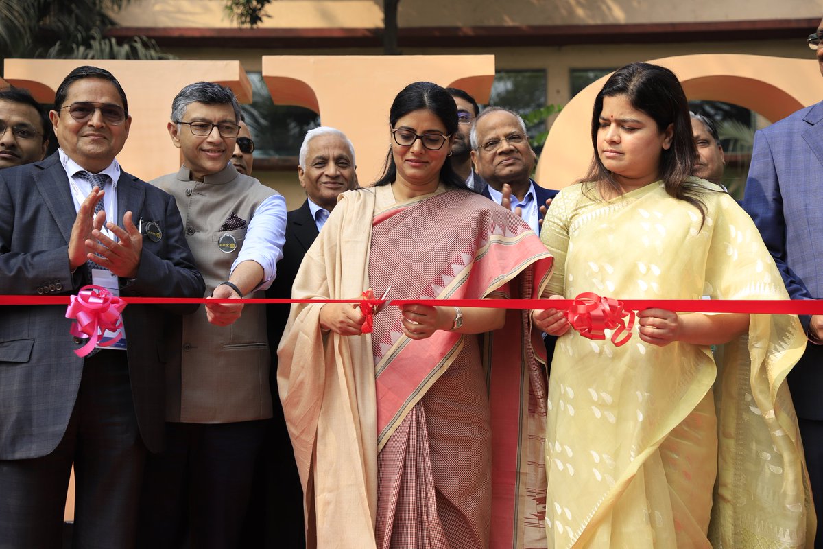 GJEPCIndia's tweet photo. GJEPC organised a grand Inauguration to mark the unveiling of IIJS Signature &amp;IGJME 2023

The grand launches of IIJS Signature &amp; IGJME was marked with the flag hoisting and a ribbon-cutting ceremony.
@AnupriyaSPatel @poonam_mahajan
@Malabartweets @kirit_bhansali
#IIJSSignature https://t.co/W9ajChSnVR