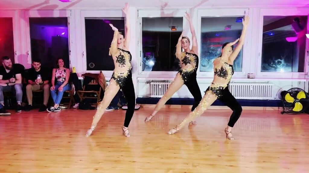 BailamosSalsa's tweet photo. Show Las Estrellas  Bailamos Salsa  Practica - Oktober 2022 https://t.co/12iHoawJdF