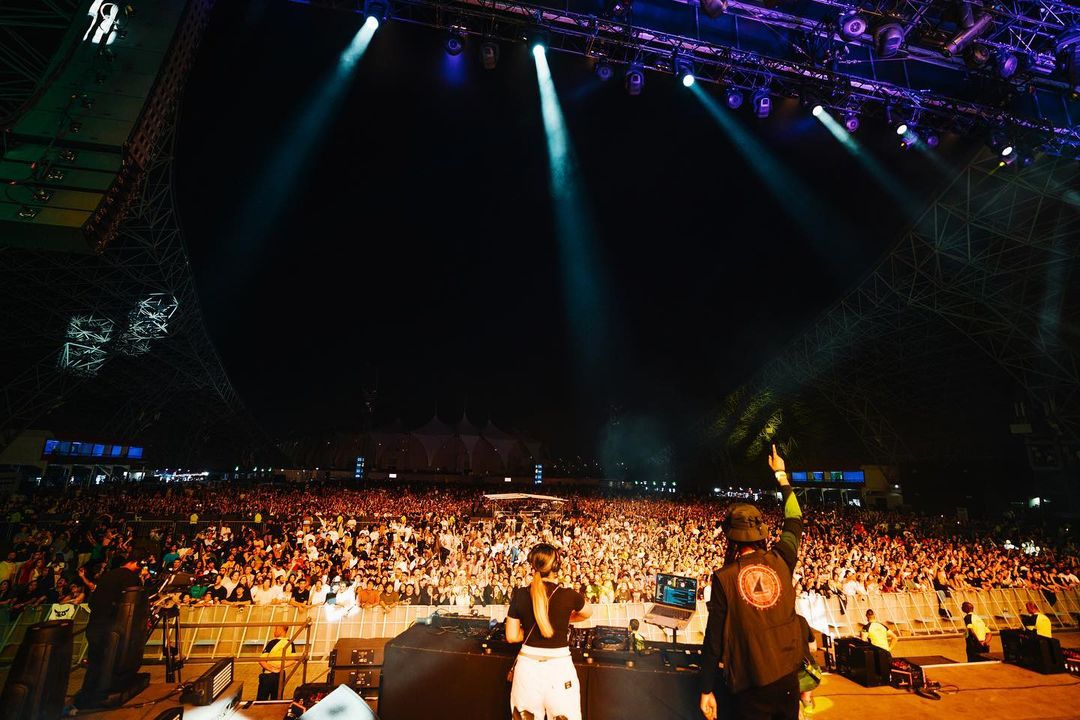 EtharaLive's tweet photo. @DjLiutik have lit up the national day weekend at #EtihadPark 

#FlashEntertainment
#InAbuDhabi https://t.co/5O46hTwTXH