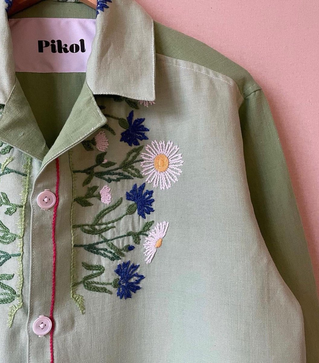 Mens_DP's tweet photo. Their next Drop: Poppies & Daisies
Handmade from a vintage linen tablecloth with floral hand
embroidery.
Out this Friday 6pm GMT
Photo: Pikol
#pikol #vintage #sustainability #sustainablefashion #repurposedclothing #menswear #fashion #styleinspo #mensdigitalplatform https://t.co/13FfUjOb5V