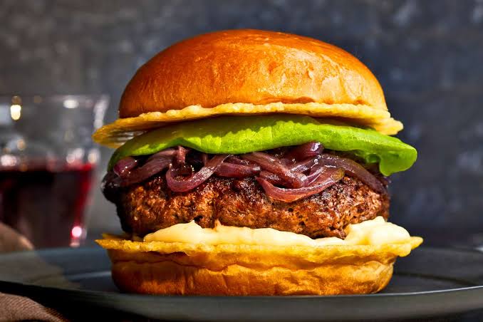Foodlifess's tweet photo. Try cheese burger 😘❤️
#Foodie #viral #YouTube #Cooking #foodlife https://t.co/8NfDa8jWwB https://t.co/zEfrFFcpQx