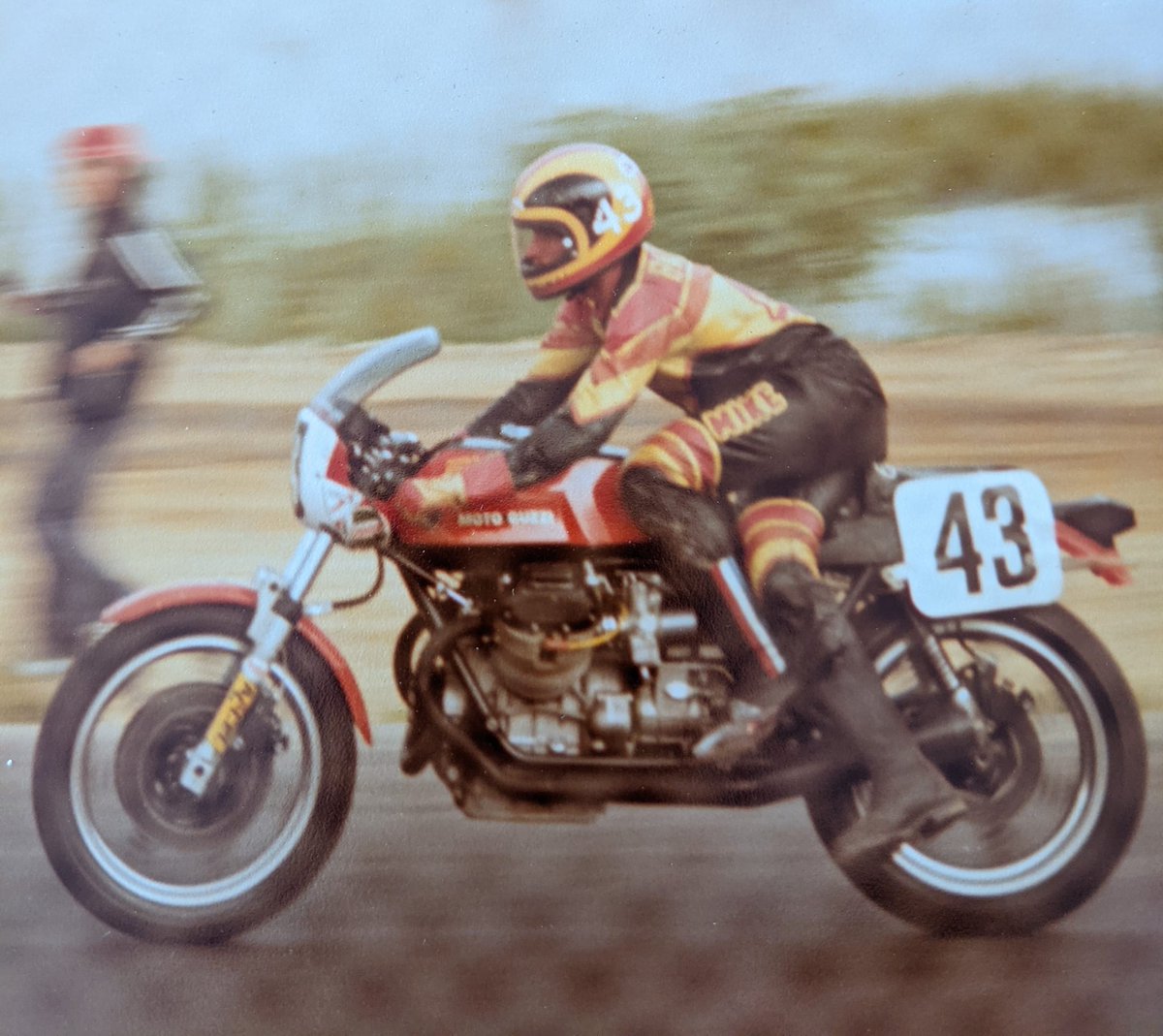 Mike Baldwin 🇺🇸4⃣3⃣🏁 Moto Guzzi #sidesaddle He could ride