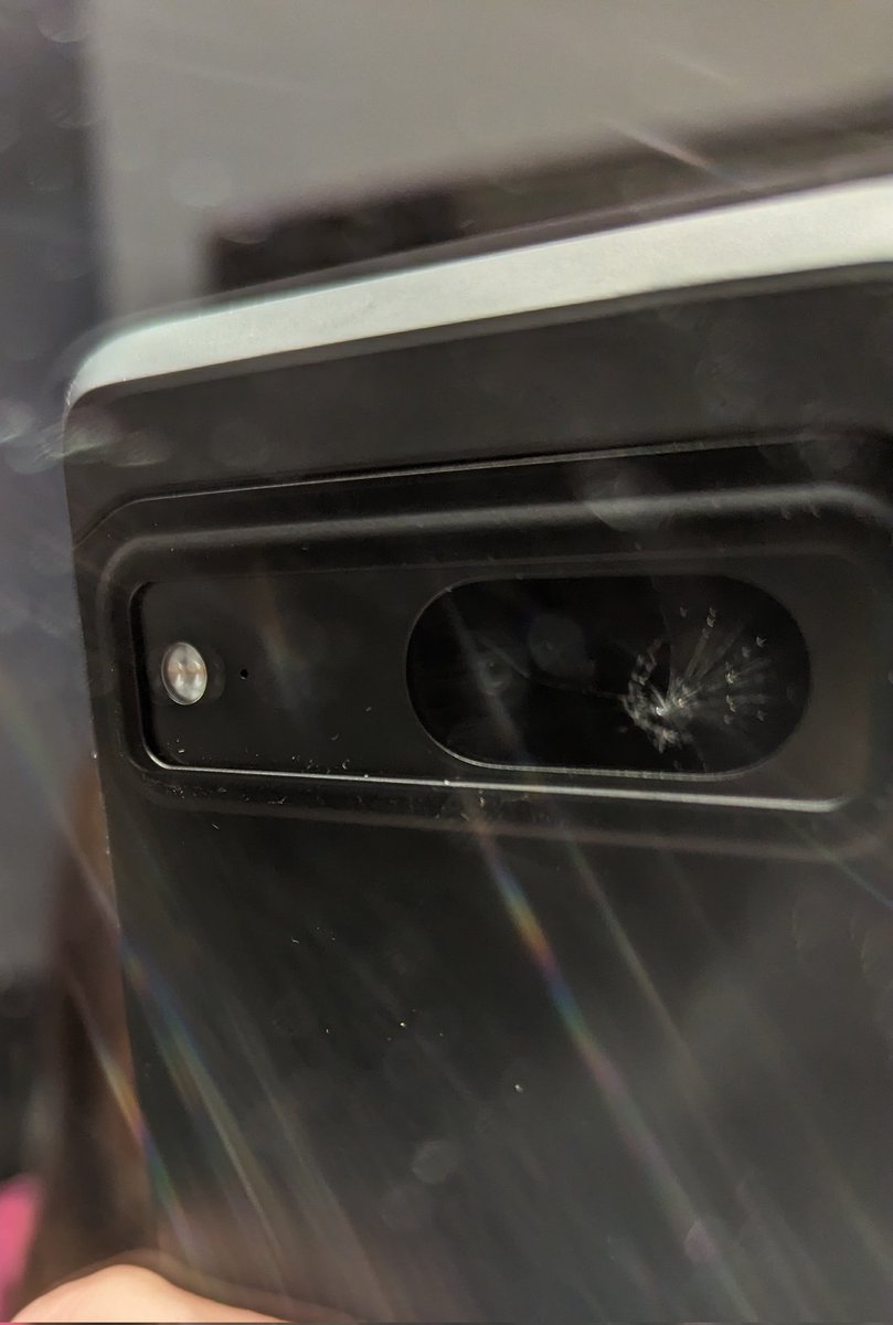 pdKshs's tweet photo. #pixel7brokencamera update after escalated me to level 3 @madebygoogle tells me they can't do anything as the phone was sale by a 3rd party and send me back to my phone carrier @TELUS. Telus customer services send me to store.. the store send me back to customer services 😡😡 https://t.co/lUjt4S6rfy