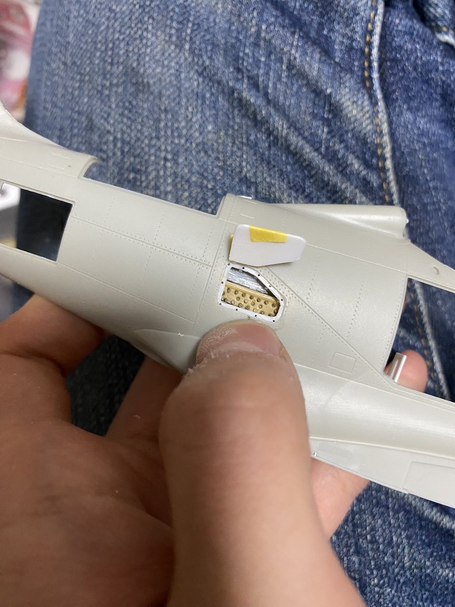 saba_nicetaste's tweet photo. ヒューズボックスをスクラッチ。
まあ詳細は違うけど、大まかな雰囲気は出てるんじゃないかな?
#kittyhawk #P39 #32scale https://t.co/64GAPaDY1A