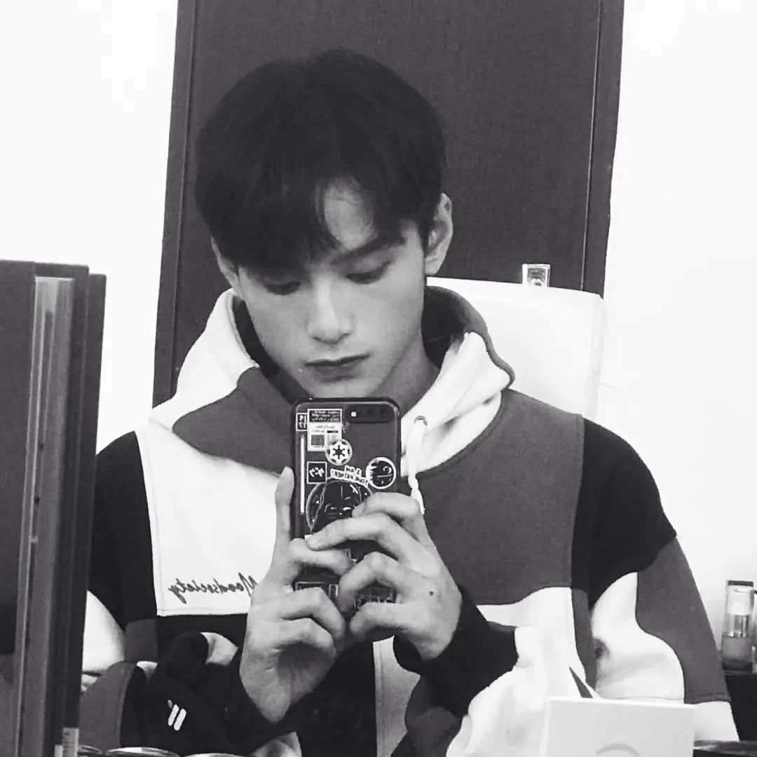 starfess's tweet photo. -base Z A Y Y A N . . .

 https://t.co/4oUYZzkeeJ