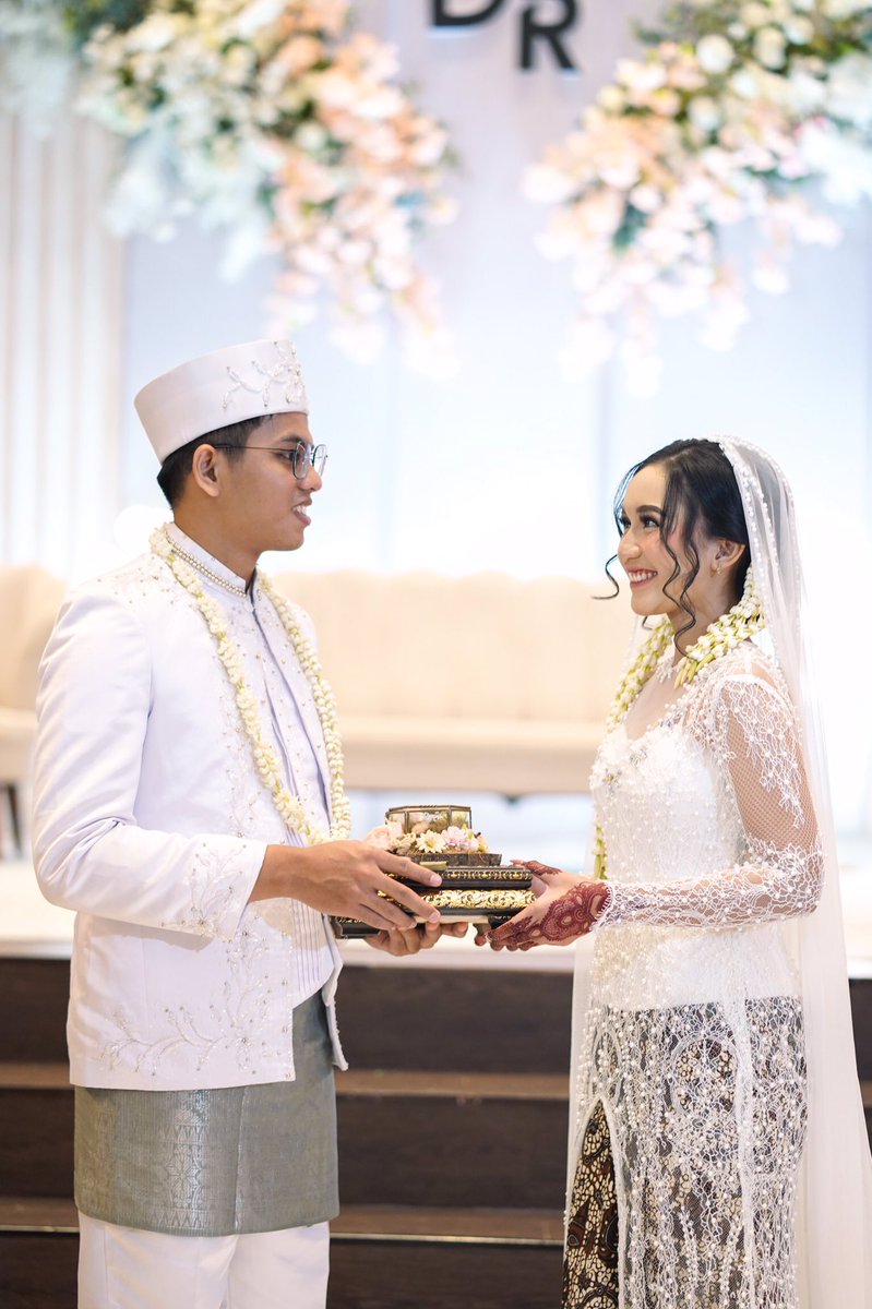 10 YEAR CHALLENGE
Post a pic of yourself from 10 years ago and a recent one.

Hehe