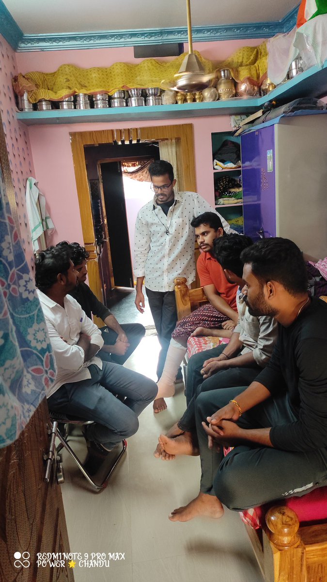 JSPChanduyadav's tweet photo. *ఇటీవల ప్రమాదంలో గాయపడిన జన సైనికుడు రాధవల్లభాపురం పంచాయతీ జనసేన వార్డు మెంబర్ బొడ్డేపల్లి.వెంకటేష్ ని పరామర్శించిన టెక్కలి నియజకవర్గం జనసేన నాయకులు* కోటేశ్వరరావు పల్లి, లాయర్ రాం ప్రసాద్,ప్రసాద్,పిల్లల.చందు,లండ.పవన్,కల్కియాదవ్ తదితరులు
@PawanKalyan
@NagaBabuOffl 
@DrSandeepJSP https://t.co/dYBtrgsb0x