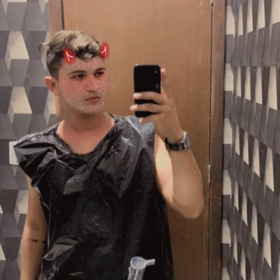 thiago27Andrade's tweet photo. #NovaFotoDePerfil #lixo #baixoestima #manca #capenga #anêmica #inconsistente https://t.co/I6oifNhSTA
