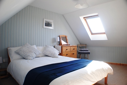 TheHolidayCots's tweet photo. Book your next vacation to Scotland and stay at Half of 14 holiday cottage. Located in the south of Skye it has beautiful sea views.
๐Sleeps 1-4
https://t.co/lQyBYCSjNE
#Torrin #Broadford #IsleofSkye #Scotland #HolidayCottage #Features #Character #SeaViews #SandyBeach #Walking https://t.co/bCmslfSxEc