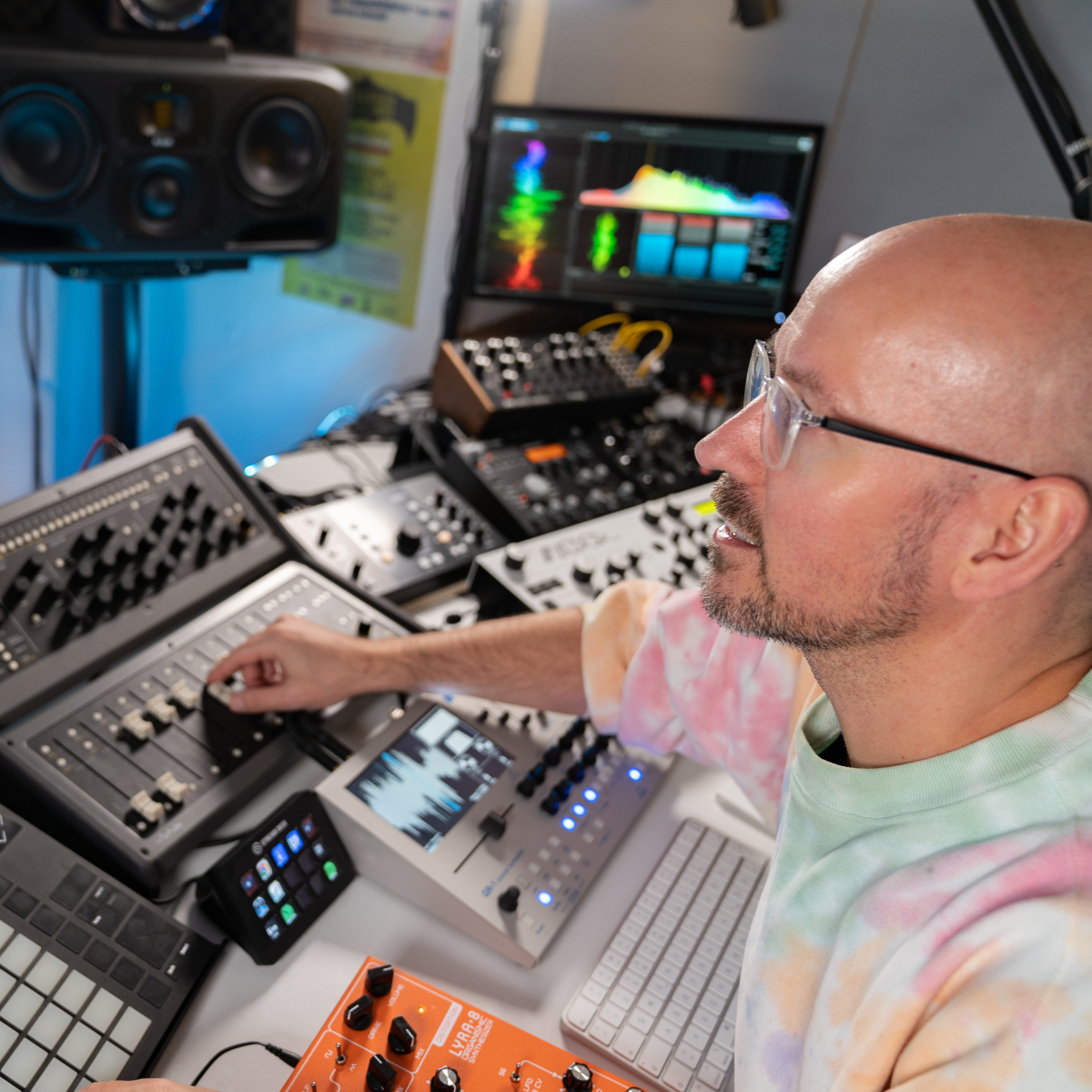 WaveDNA's tweet photo. LIQUID MUSIC ARTIST -  Marcus Schmahl

"I have Ableton Live connected via Max for Live to WaveDNAs Liquid Rhythm &amp; Music as this is my preferred way of creating beats, grooves, special melodies, and chord progressions for my
productions."  

https://t.co/GwgDdAx2NP https://t.co/73RMqcrXH7