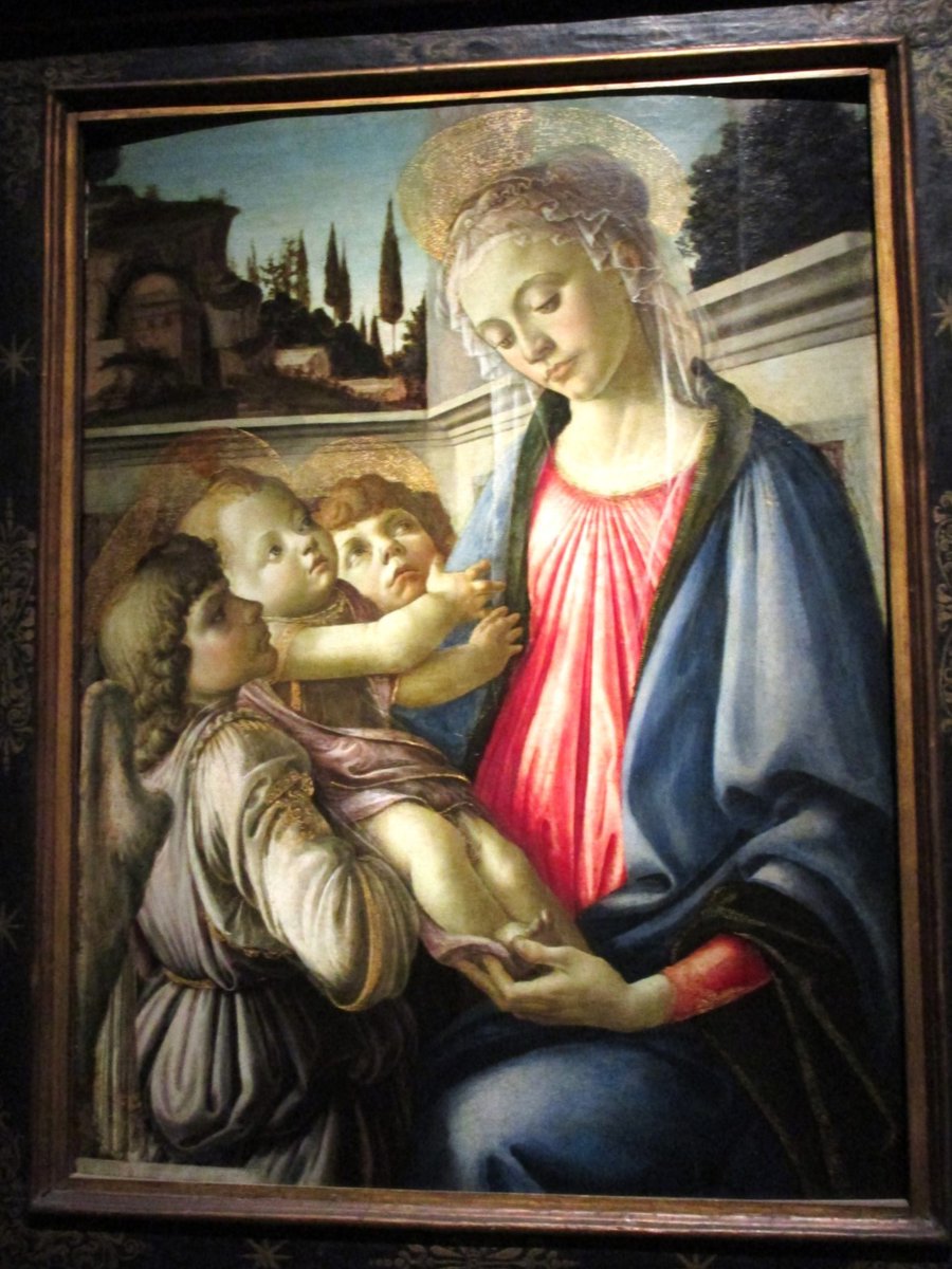 Virgin and Child with two Angels, 1468-1469.

 #SandroBotticelli