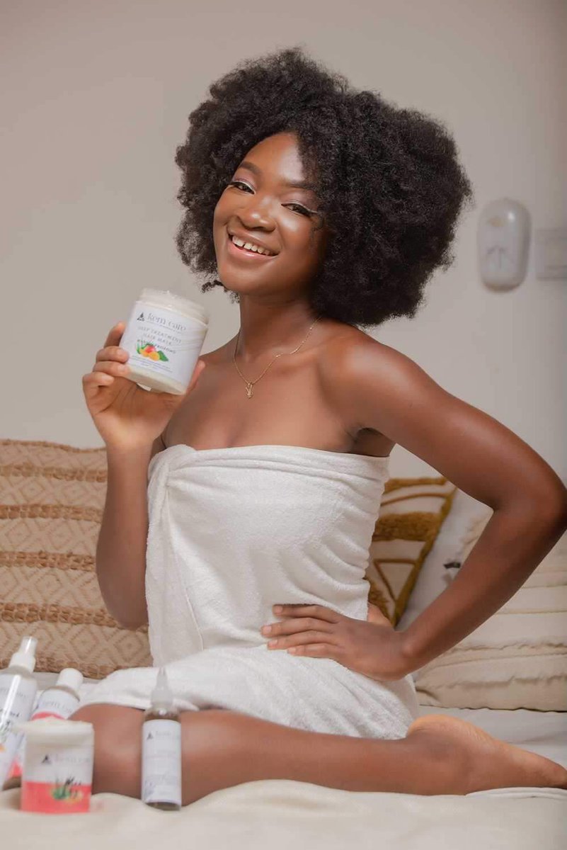 care_kem's tweet photo. 🤌🏾
You know you can trust in honey, aloe Vera and moringa to have the softness and the shine your hair need !😻

Check the link in our bio to get yours🤲🏾

https://t.co/tDhalE4OCF

#naturalhair #cheveuxafro #cheveuxcrepus #madein237 #madeincameroun🇨🇲 #kemcarecmr https://t.co/hixupwXoeG