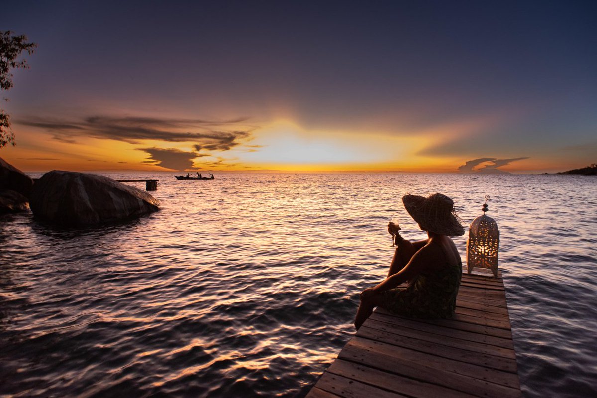 Vayenitravel's tweet photo. Enjoy a quiet moment on the private jetty!

📸 @green_safaris

#vayeni #vayenitravel #WeShareAfrica #Zambesia #KayaMawa #LikomaIsland #LakeMalawi #Malawi #safariexperts #luxurysafaris #luxurytravel #luxuryvacation #travelwithus #wildlife #safari #sunsetspot #dmc #1dmc https://t.co/OBQ2Dl8dME
