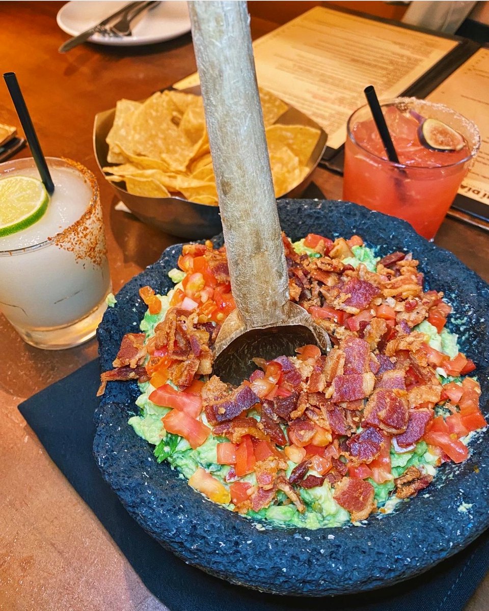 MiDiaFrmScratch's tweet photo. Our GUACAMOLE is popular for a reason! It’s freshly made with love at your tableside.

📸 Dallas_Foodie_Snob

#DallasFoodBlogger #MiDiaFromScratch #DFWDateNight #DallasDateNight #DallasLoveList #DFWLocals #TexMex #Foodies #Guac #Guacamole #TablesideGuac https://t.co/8aNBOTZf5V