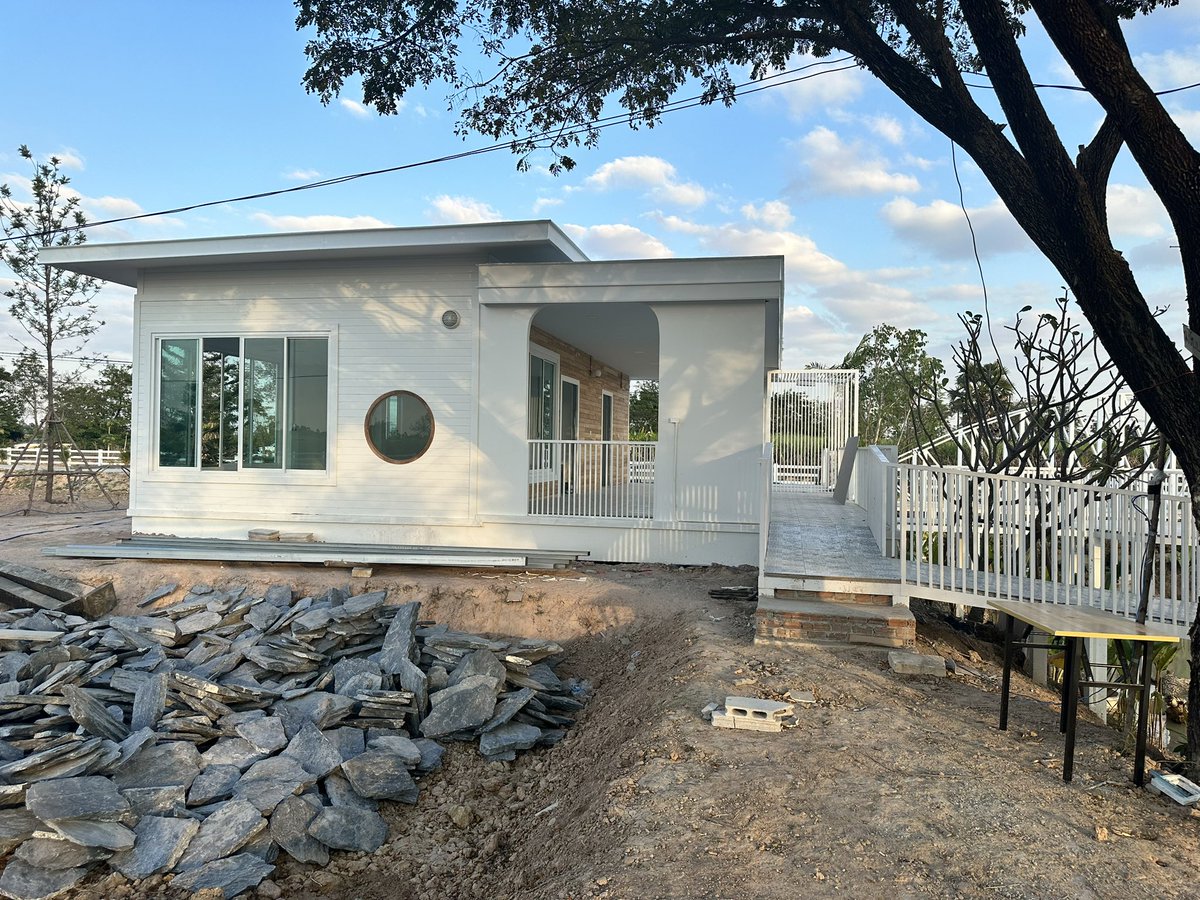 WhiteBridgeCafe's tweet photo. The cafe build is coming along great! We’re hoping to open sometime around May 2023. We’ll see how the build progresses over the next few months :-) #Thailand https://t.co/GmUvFpMfci