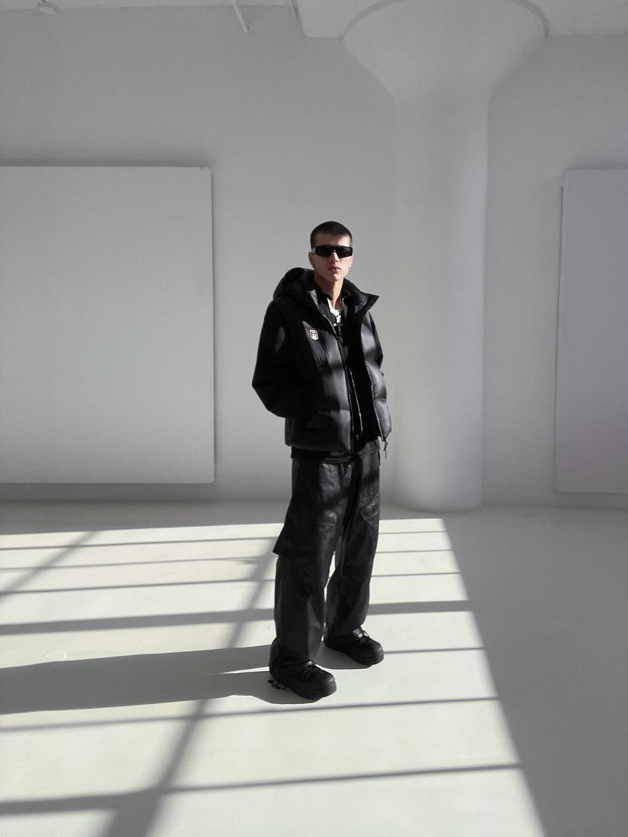 triplefatgoose's tweet photo. Patrick Meynard shows us how to wear the Jacobsen Down Vest in style.

The Jacobsen is part of our Reforged Supply Collection, which features recycled down and fabrics to help keep you warm through the seasons. #Sustainability https://t.co/kBjDZVJoI6