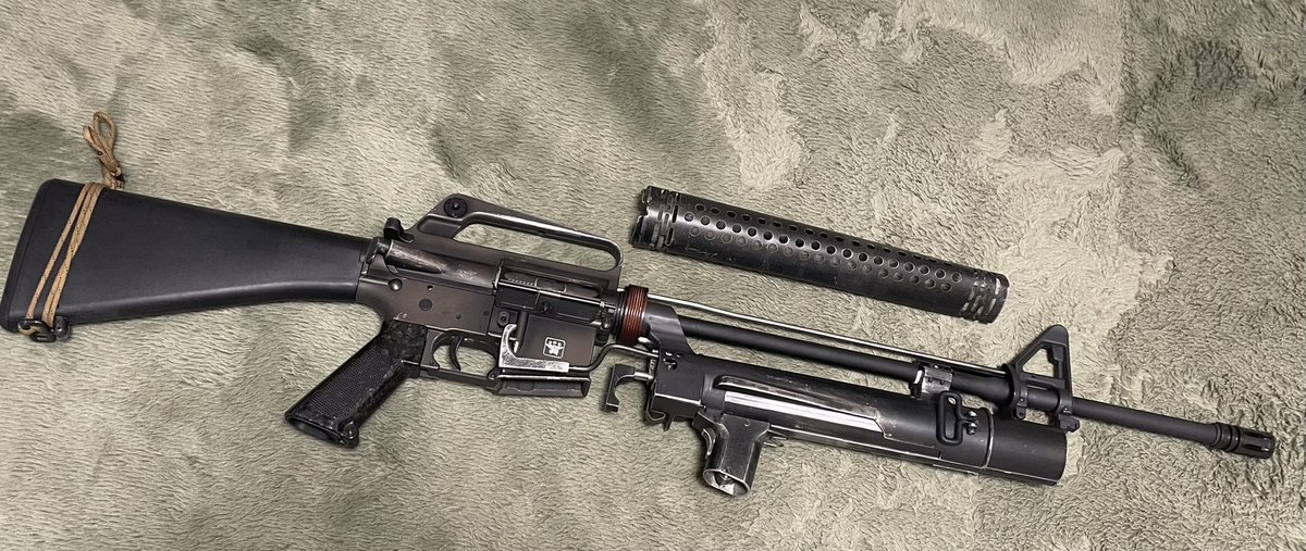 cobra6221's tweet photo. 連投投稿で既に見飽きてると思いますが溶接、黒染め完了。
B.M.I製XM148用クランプ完成しました。
#BMINDUSTRY
#XM148 https://t.co/URKsxD03QZ
